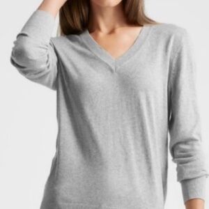 Banana Republic Sweater V-Neck Merino Wool 
Heather Grey Stitching detail SZ S